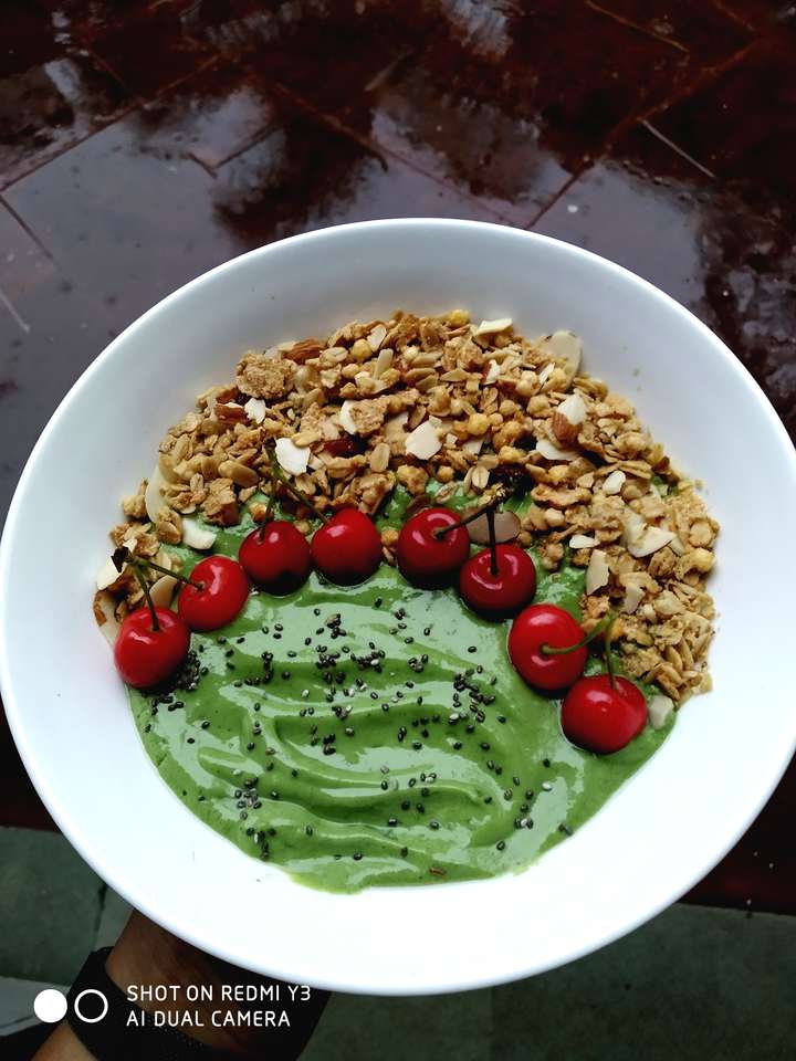 Avocado🥑 & Banana🍌 smoothie bowl🥣
With cherry🍒 & Granola