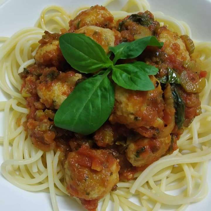 Spaghetti with chicken meatballs 🍝