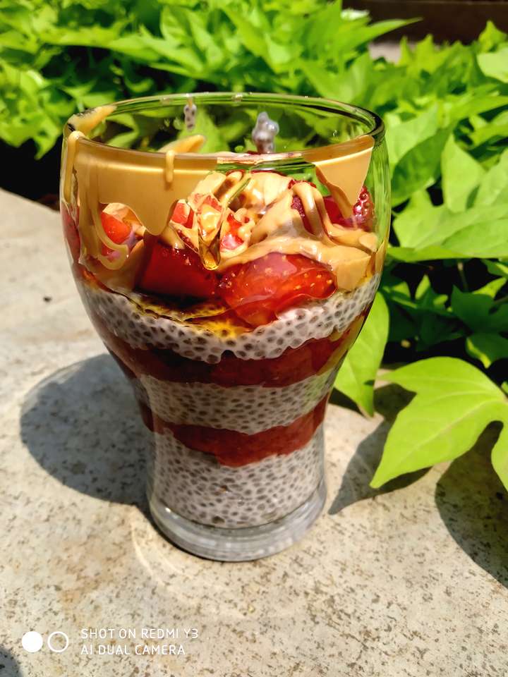 Chia pudding (peanut🥜 butter & jelly🍓) 
