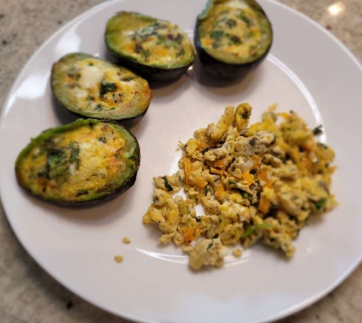 Baked Avocado Eggss 🥑🍳