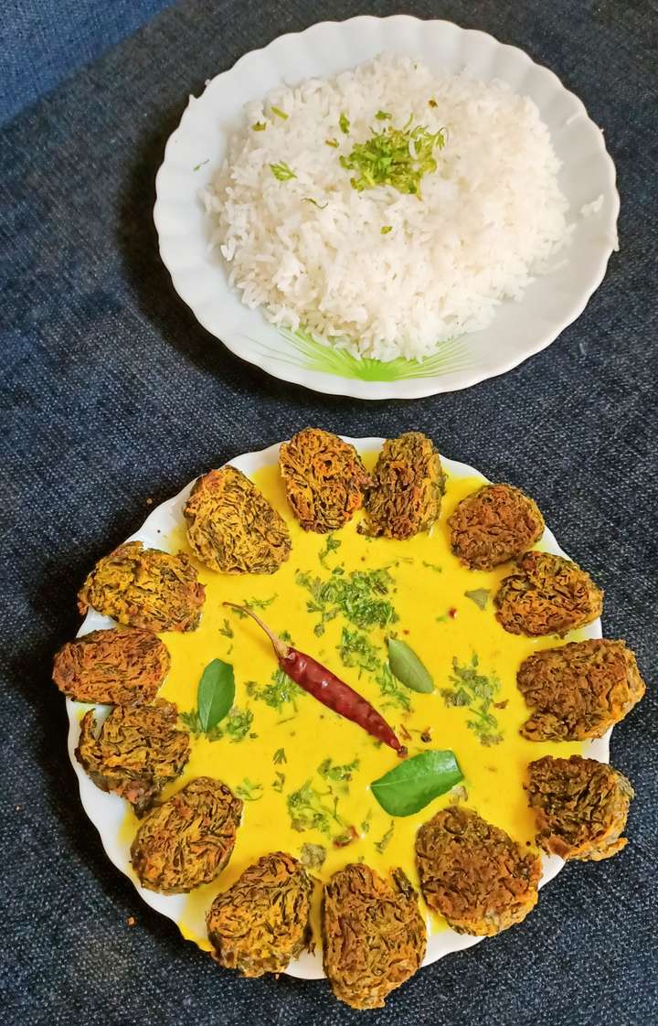 kadi Chawal with methi Muthiya