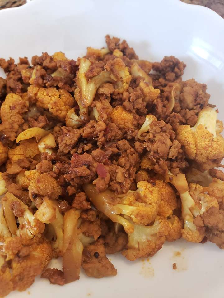 Minced chicken and Sautéed Cauliflower 