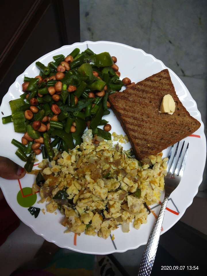 scrambled egg with bread and veggies.
