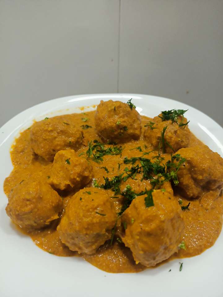 Meat balls in red gravy