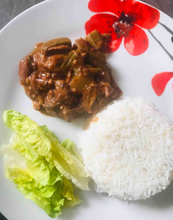 Puli Kuzhambu (Tangy curry)