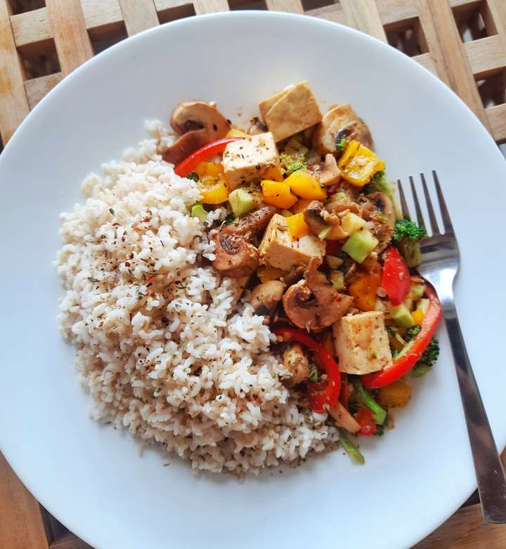 Stir fried Tofu w/veggies and brown rice