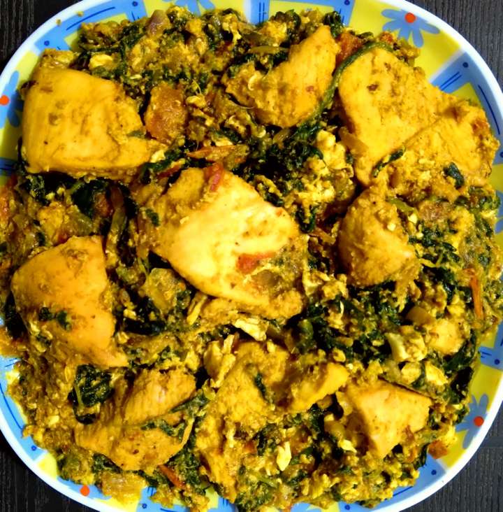 Spinach-Fenugreek chicken curry