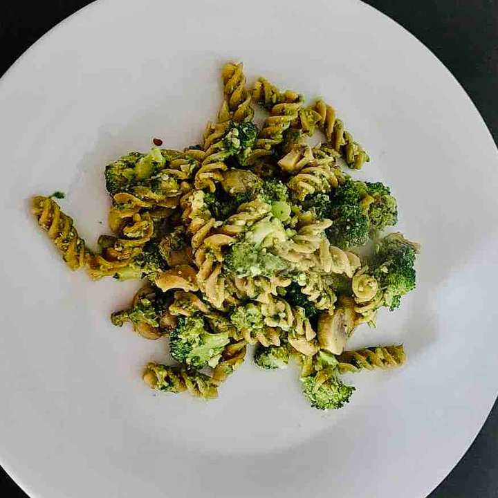 Easy Pesto Pasta