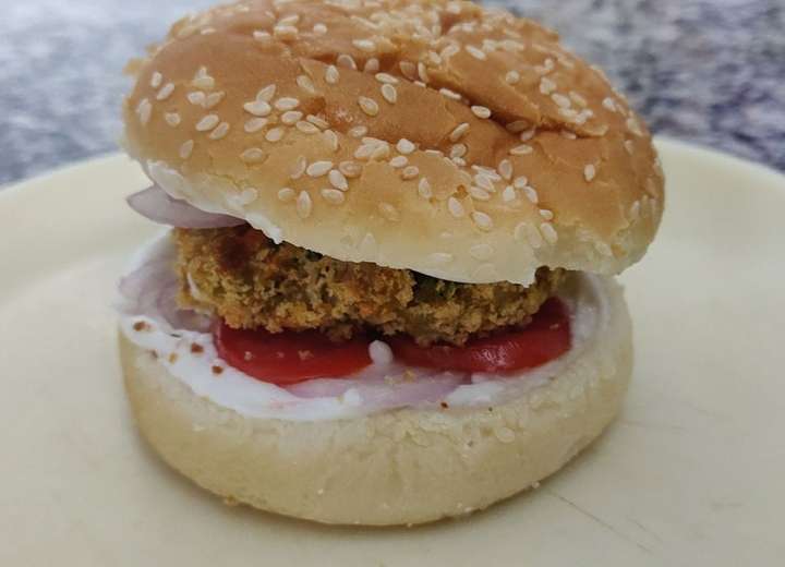 Chicken burger made with homemade air fried chicken patties 🌸🌸