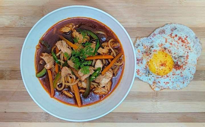 chicken thukpa