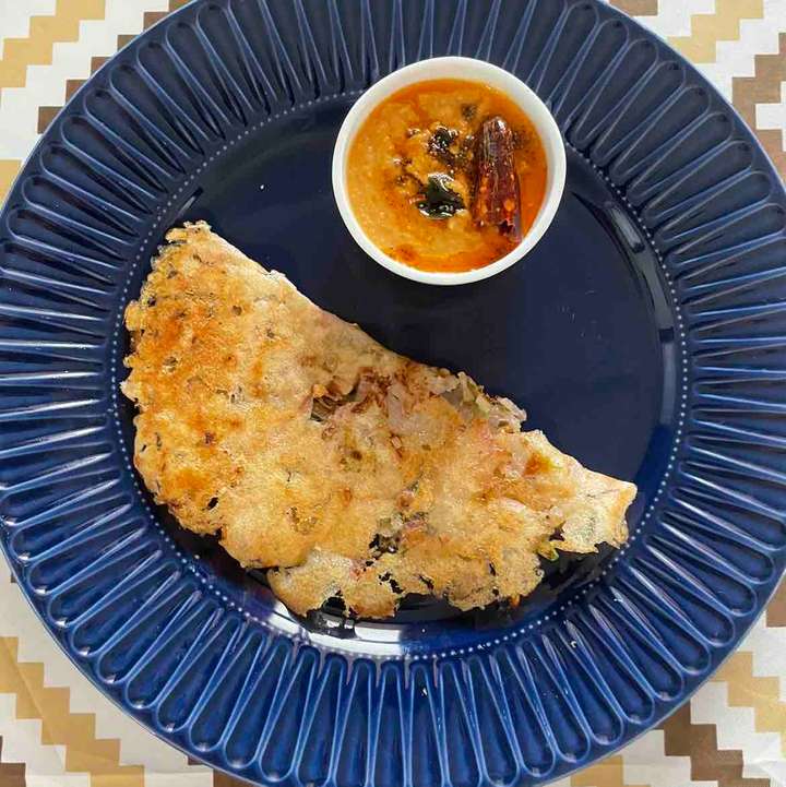 almond and flour onion dosa with peanut chutney 