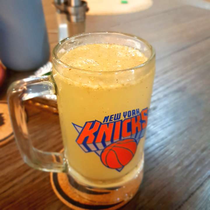 ZERO CALORIE REFRESHING LEMON SODA