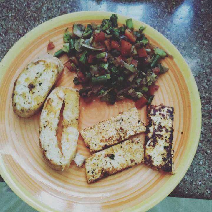 paneer steak, with sauteed veggies and garlic toast