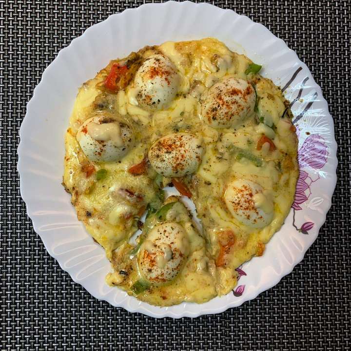 Egg chicken pizza