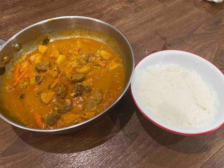 de starched rice and mixed vegetables with mutton gravy.