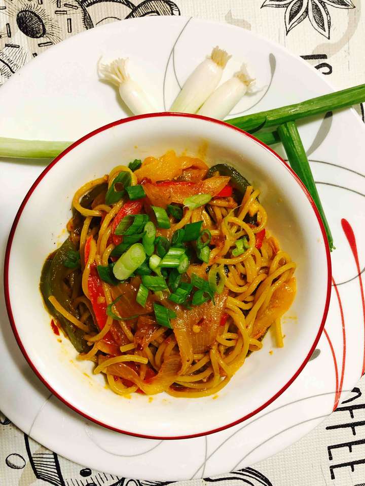 spicy garlic lo mein noodles