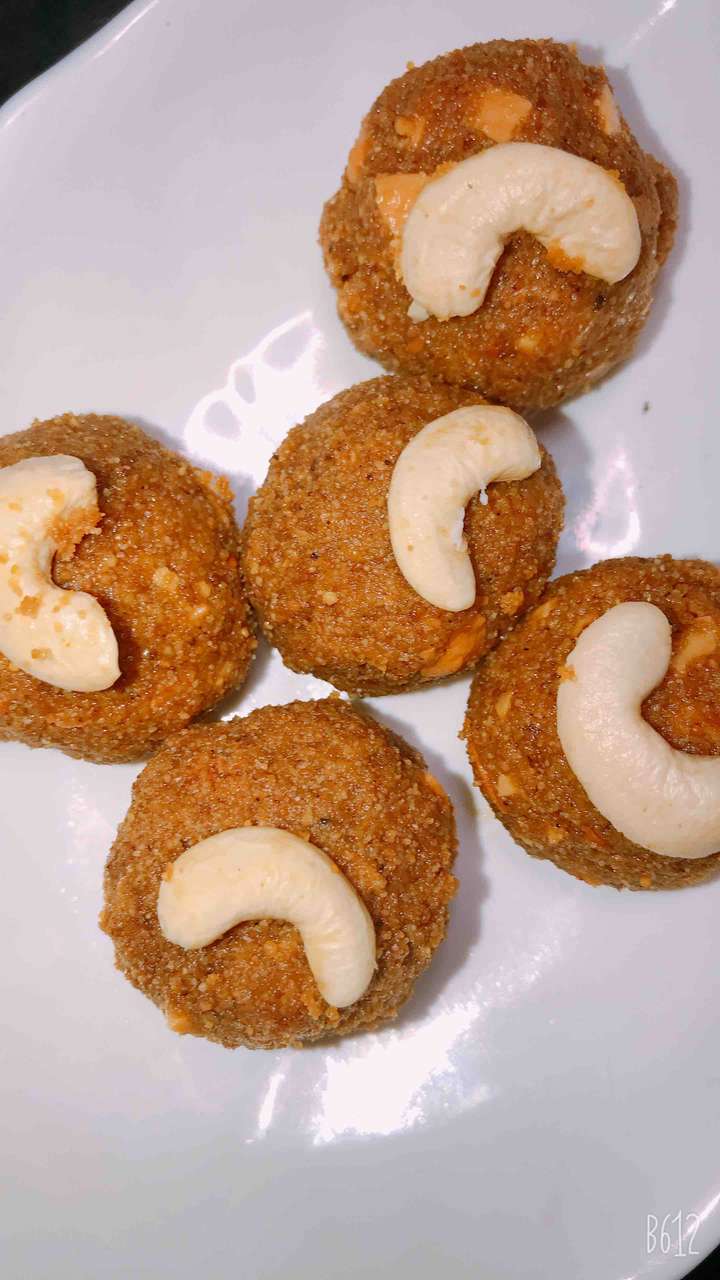 Besan Ka ladoo 
