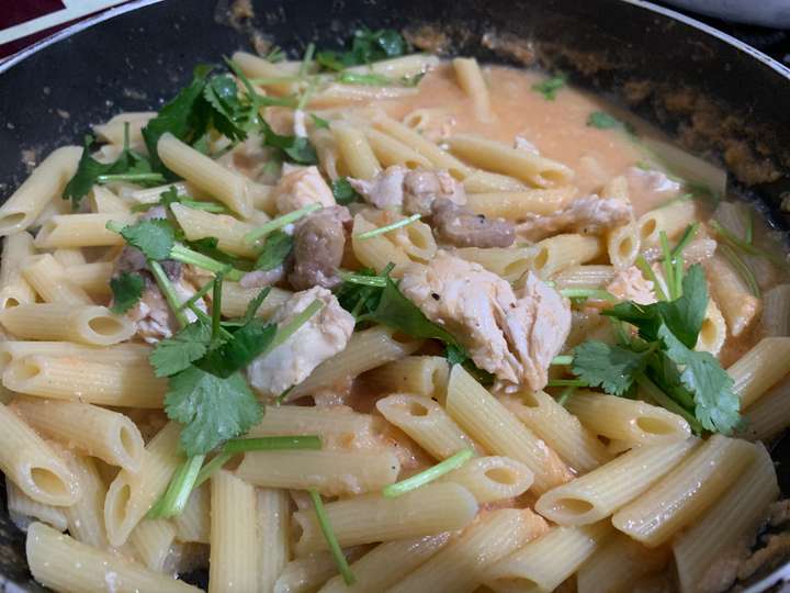 Wheat Pasta in Gouda Cheese white sauce