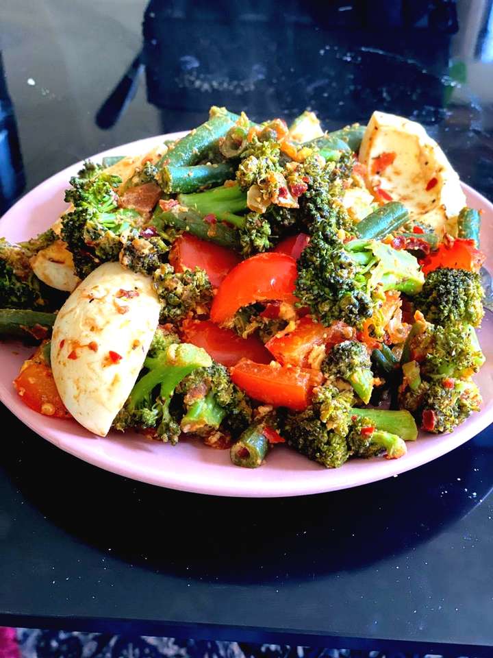 SALAD SRIRACHA🥦🍱