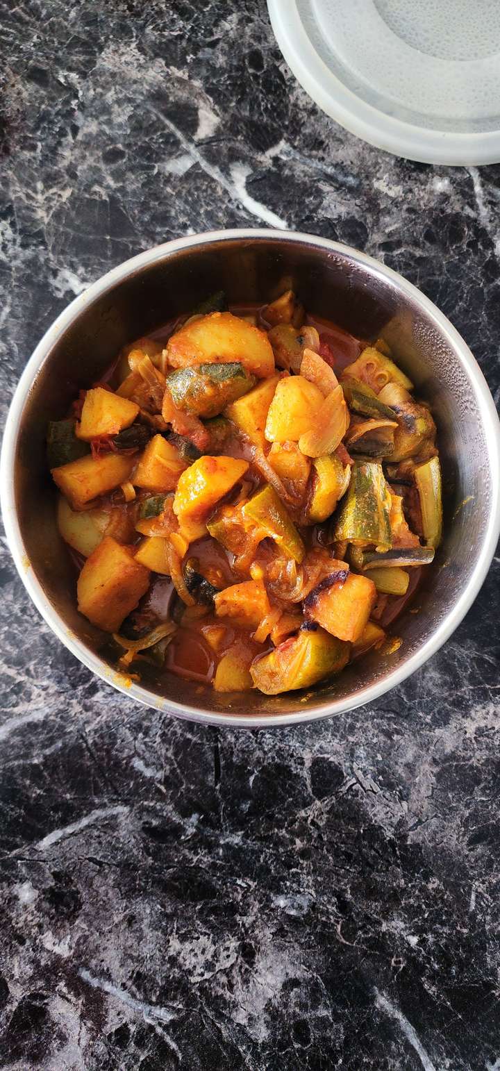 Aloo-Potoler Torkari (Parwal Aloo Sabji)
