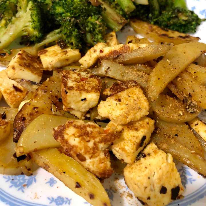 Potato and Paneer schezwan stir fry 