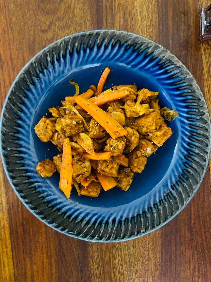 Onion garlic tempeh  