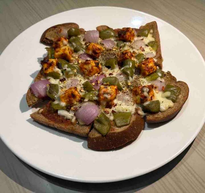 HIGH PROTEIN PANEER PIZZA TOAST 