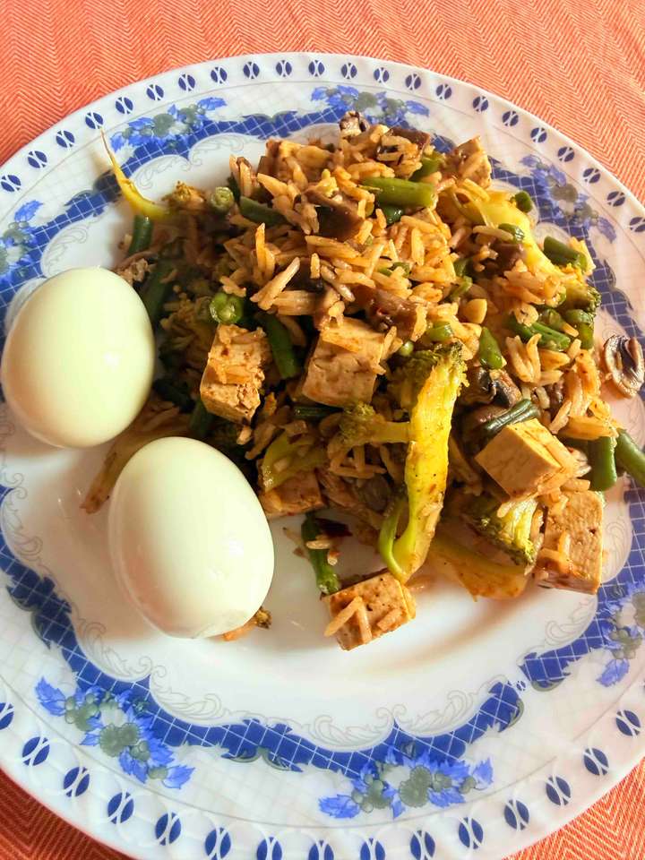 High-Protein Tofu & Veggie Rice Bowl 🥦🍄🥚