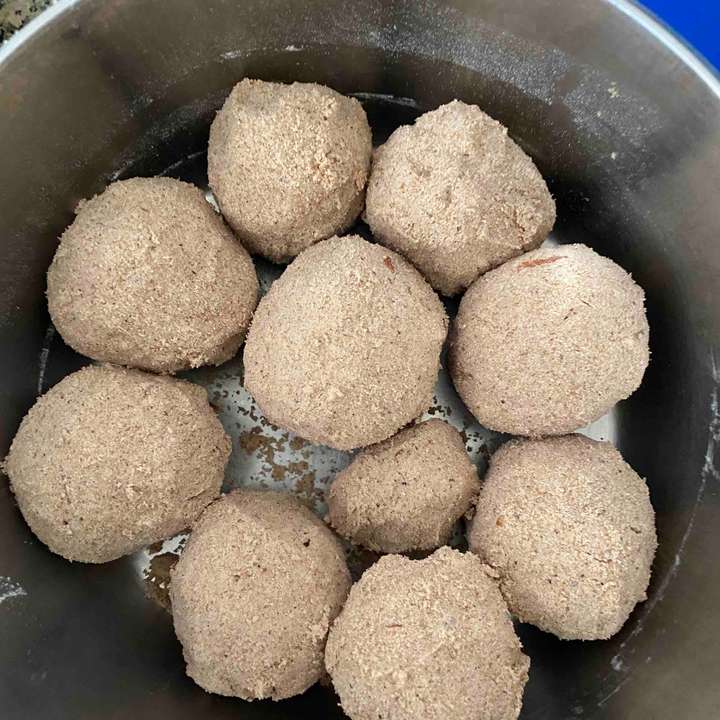 Whey Gondh Laddoo