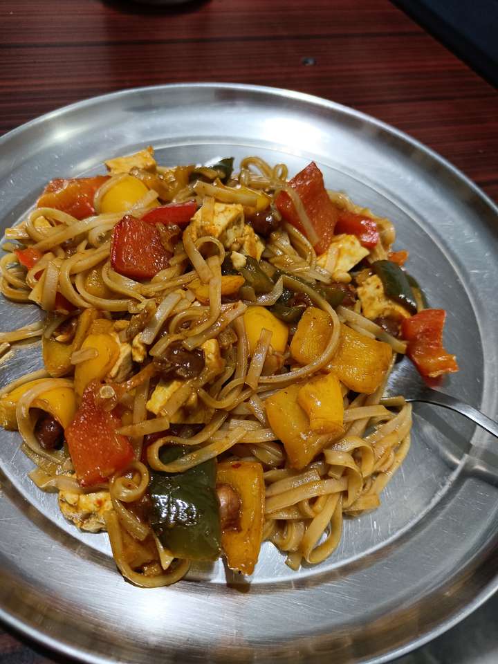 Tofu Noodles with Peanuts 