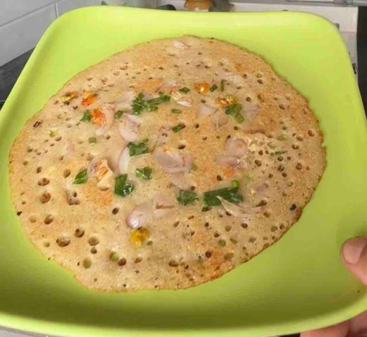 Broken wheat red lentils uttapam