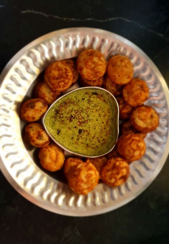 Oats Dahi Appam with green chutney