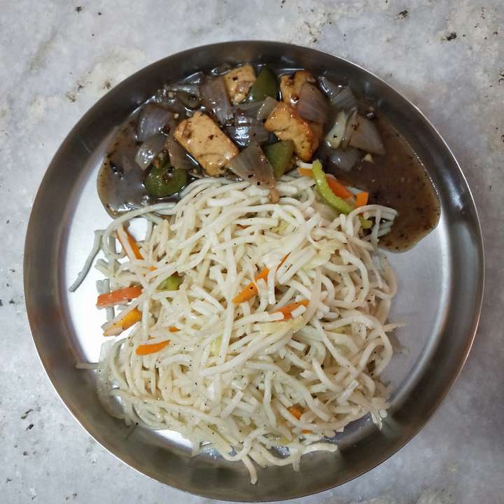 Hakka Noodles with Chilli Paneer 😍🤤