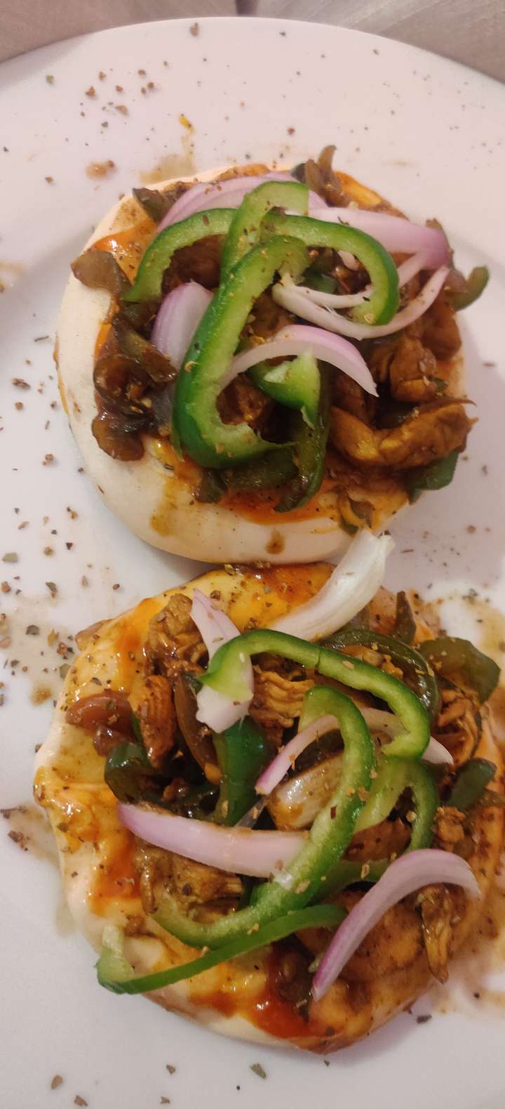 Chicken pita pizzas 