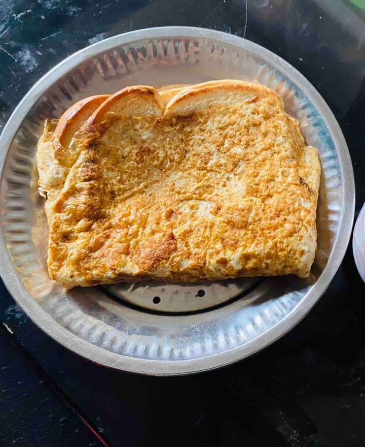 Bread omelette 