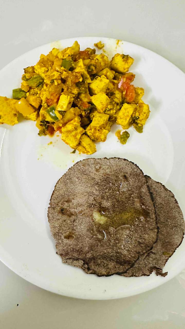 millet/raagi roti with tofu vegetable 