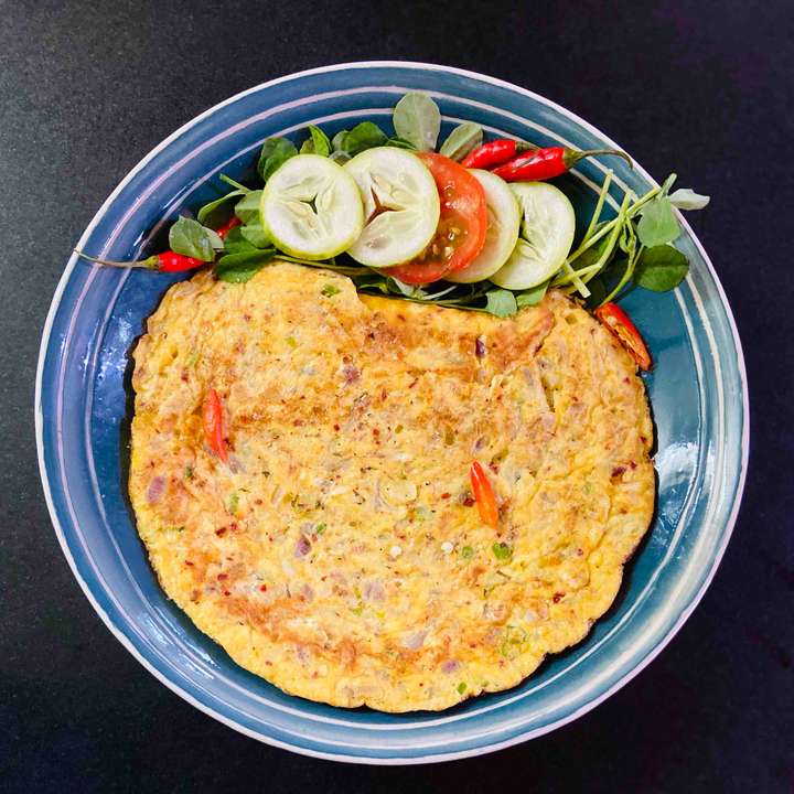 chilly garlic omelette