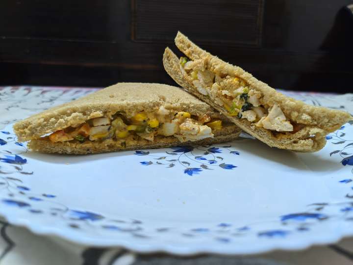 Cheesy Chicken Breast Sandwich With Sauted Veggies