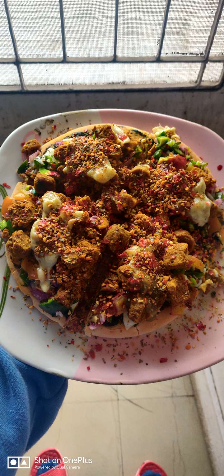 CHICKEN KEEMA -SOYA CHUNKS - TOMATO/ONION / CAPSICUM  PIZZA 🍕🍕🍕🍕
