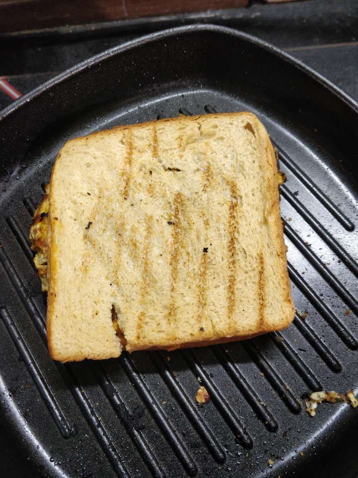 CHICKEN EGG PASTA SANDWICH
