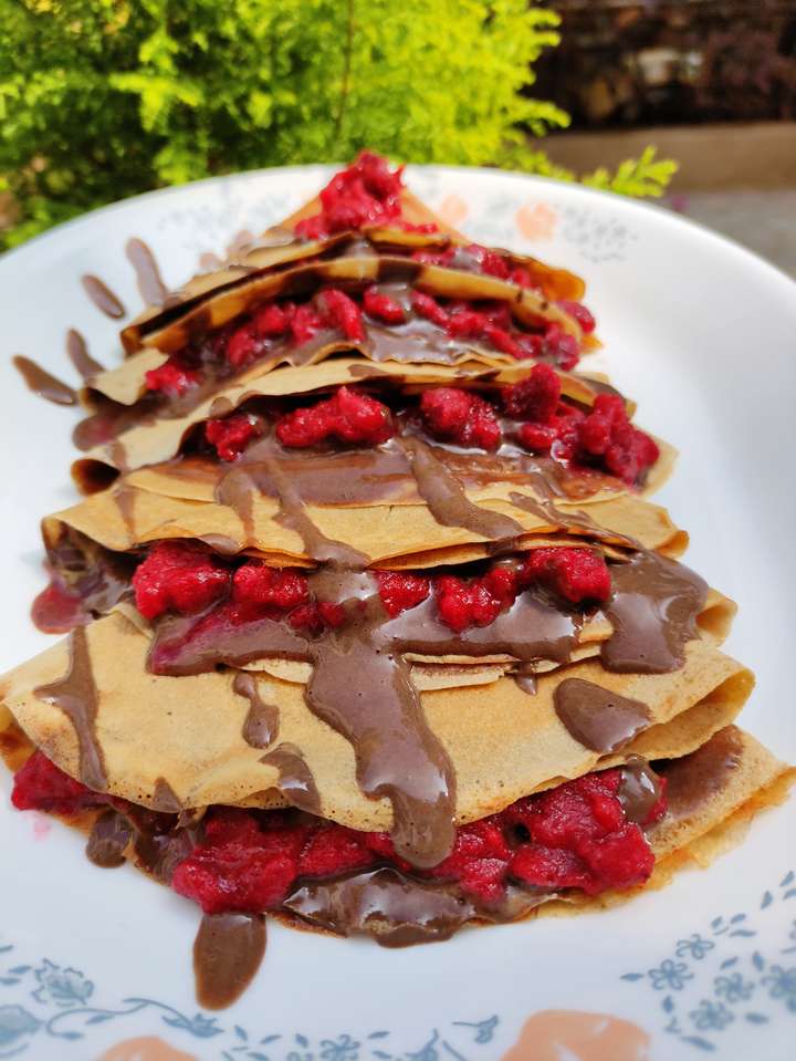 Healthy crepes with healthy chocolate frosting!