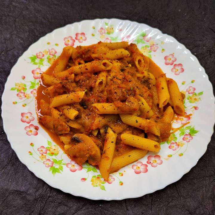 Creamy Cheesy Prawn Pasta (Easy & super delicious!)