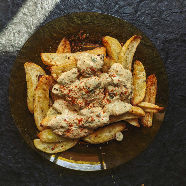 🍟 Crispy Air-Fried Potato Wedges and Creamy Hung Curd Sauce! 🥣✨
