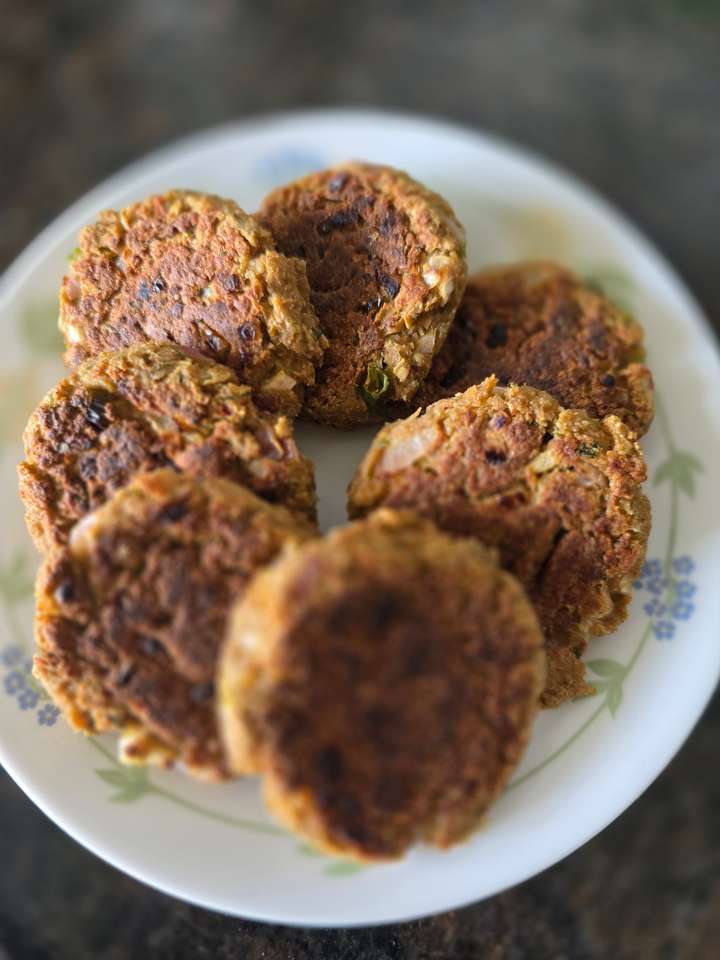 Protein Bomb Tikkis
Crispy on the outside, soft on the inside 