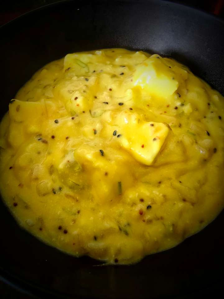 Khatta-Meetha Dahi Besan Paneer 🥣

Creamy without cream. Rich without butter. Made with just 1 tsp oil and traditional Indian spices.
