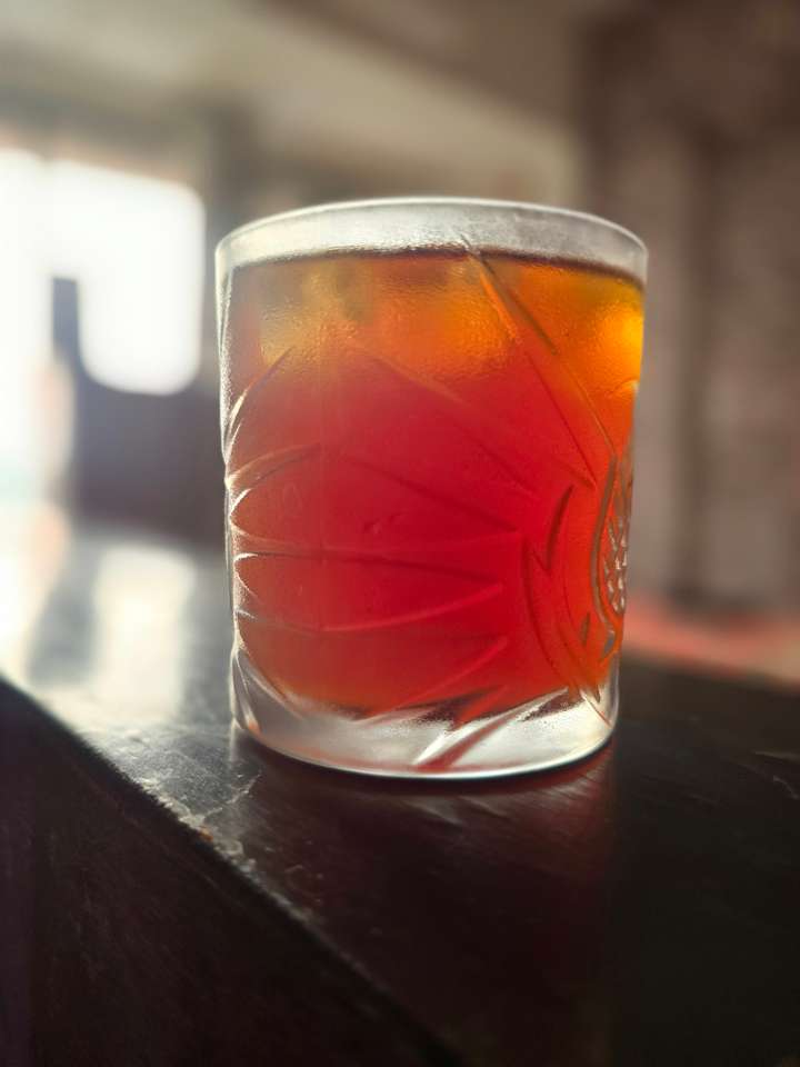 🥥☕ COCOBREW BLISS – Coconut Water Cold Brew!

Coffee with a tropical twist! 🌴

Who needs sugar-loaded café coffees when you can make this refreshing, naturally sweet, super-light coffee at home?
