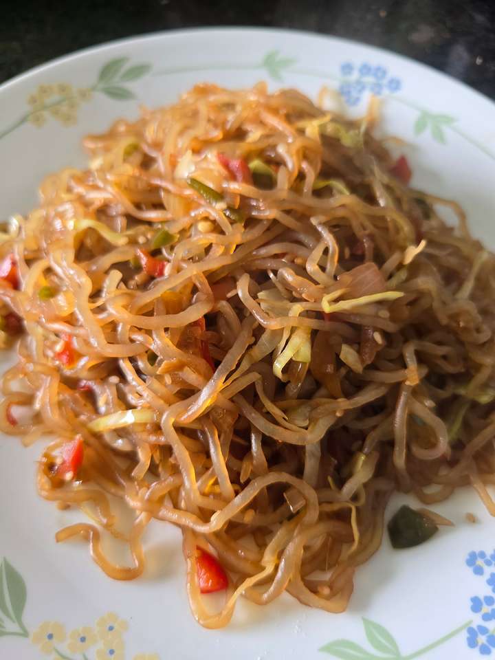 🍜 Low-Calorie Shirataki Veggie Noodles

How to enjoy a delicious, satisfying bowl of noodles while keeping calories in check! ❤️