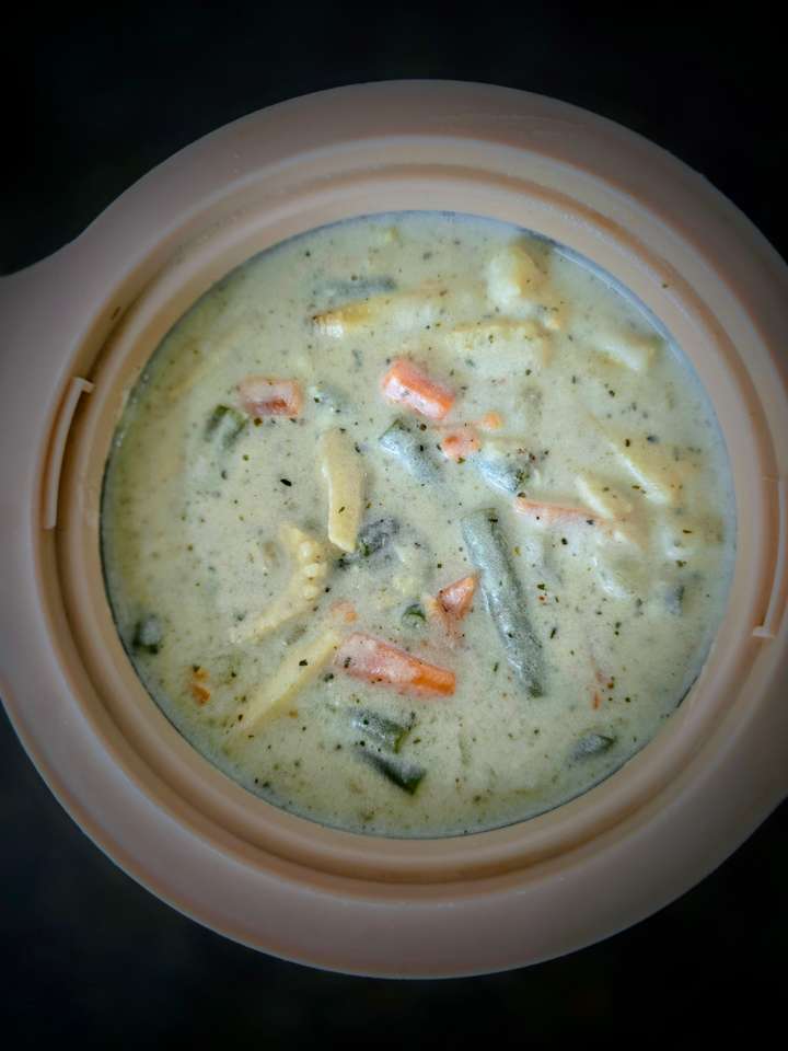 🥕 Creamy Garden Veggie Luxe

“Comfort food that makes veggies irresistible.”
“One bowl. Loads of veggies. Pure creamy goodness.” 🤍