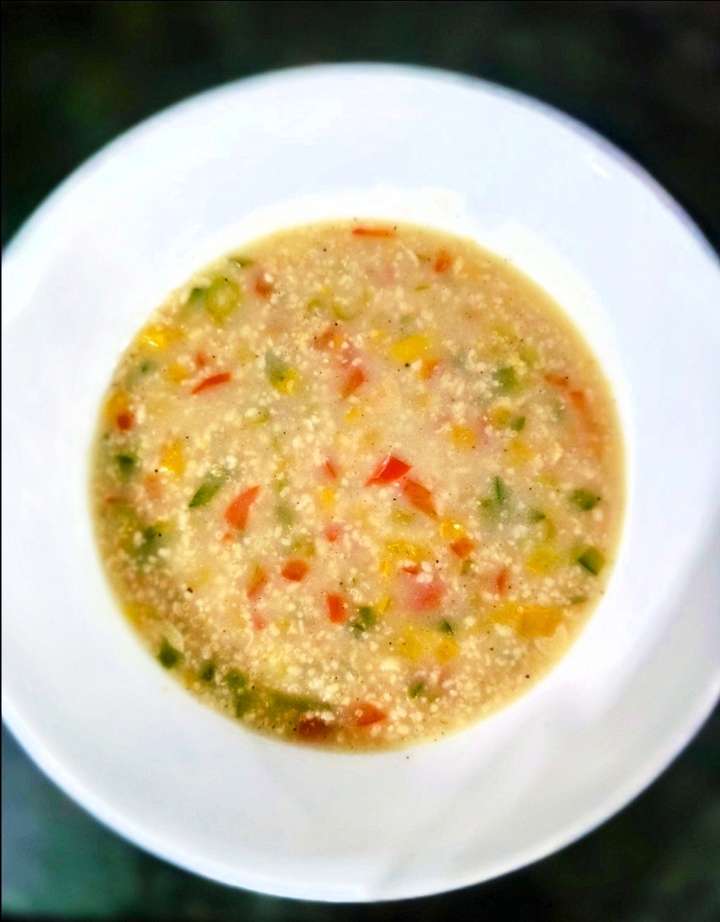 🌈 Rainbow Garlic Lemon-Coriander Oats Soup 🍋

A rainbow of veggies, a punch of garlic, a squeeze of lemon and a whole lot of comfort in one bowl!