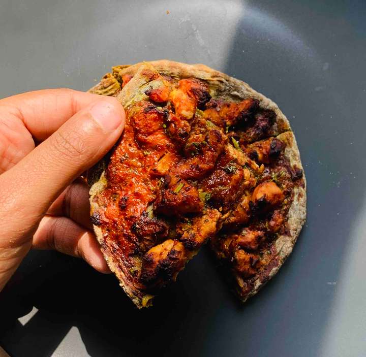 Chicken pizza with multigrain flour - spinach base